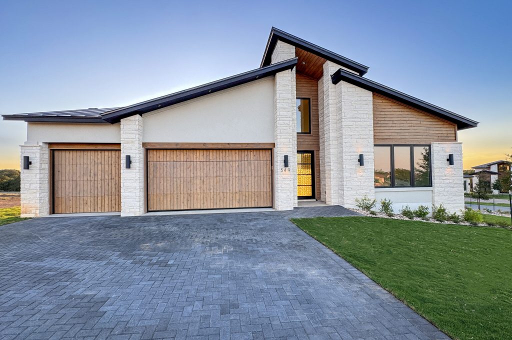 01_549 Mayapple Exterior